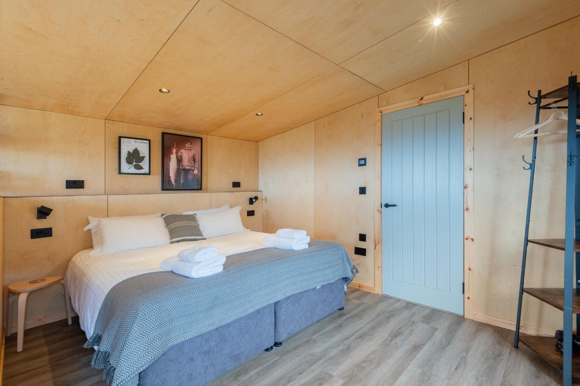 Rustic Cabins, Sea Views From Rewilded Farm With Highland Cows St. Andrews Exterior foto