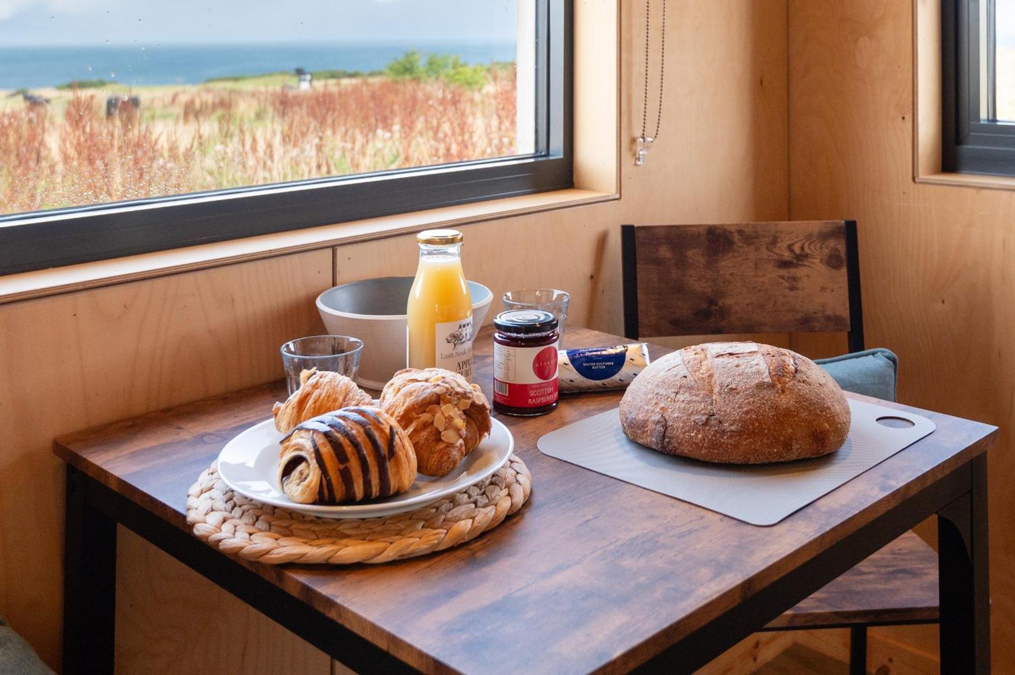 Rustic Cabins, Sea Views From Rewilded Farm With Highland Cows St. Andrews Exterior foto